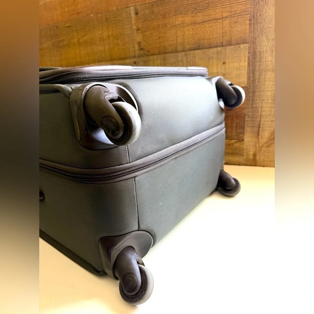 Tumi Alpha Expandable 4 Wheeled Carry-On